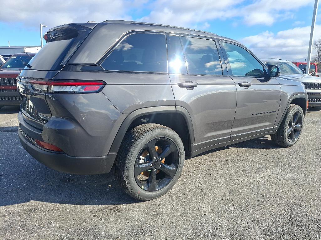 new 2025 Jeep Grand Cherokee car, priced at $53,534