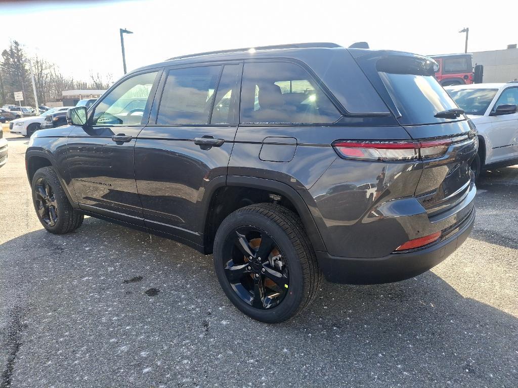 new 2025 Jeep Grand Cherokee car, priced at $53,534