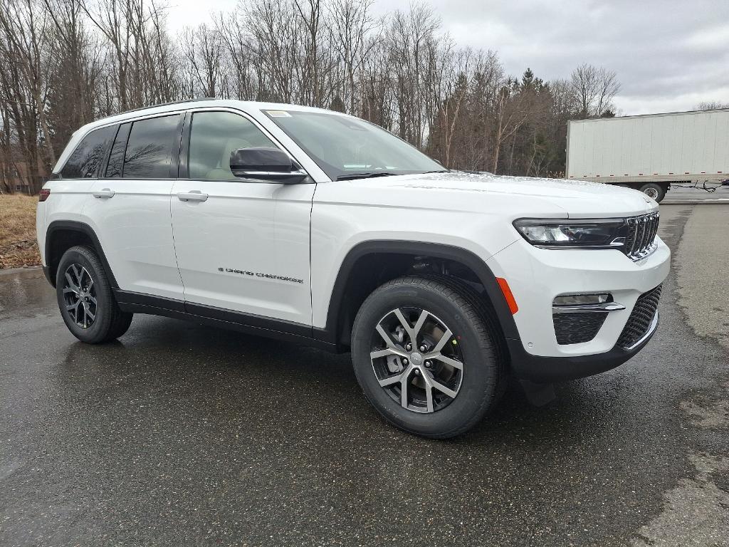 new 2025 Jeep Grand Cherokee car, priced at $52,021