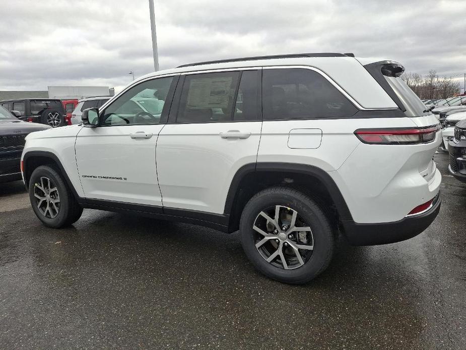 new 2025 Jeep Grand Cherokee car, priced at $52,021