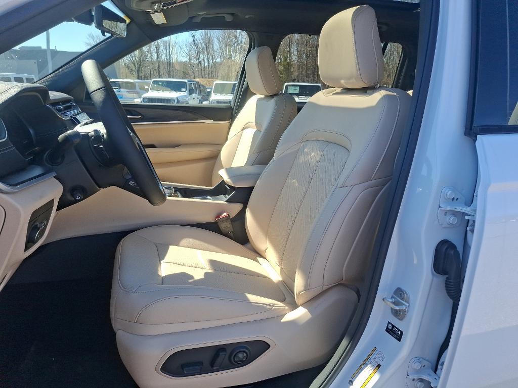 new 2025 Jeep Grand Cherokee L car, priced at $57,512