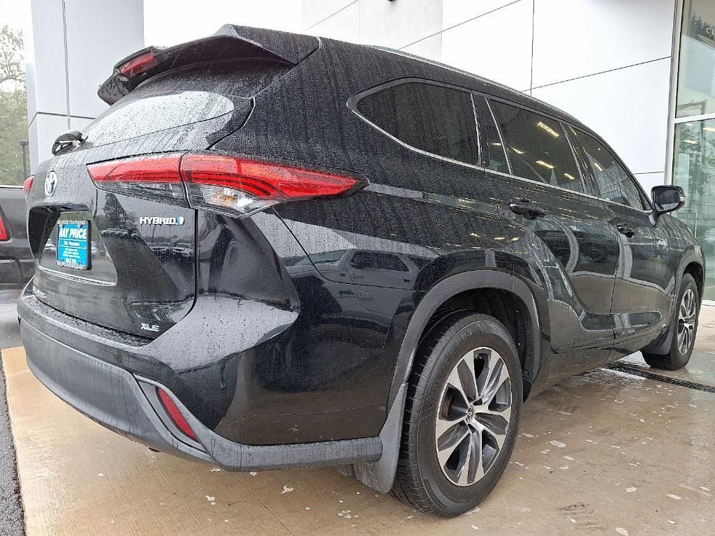 used 2020 Toyota Highlander Hybrid car, priced at $29,917