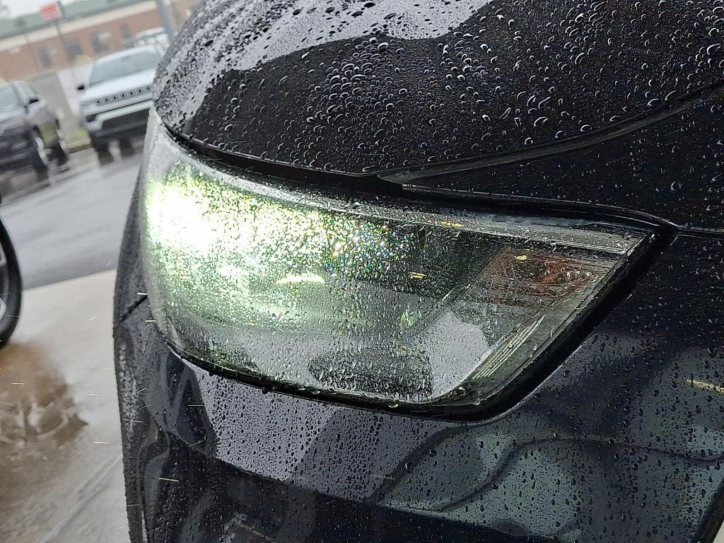 used 2020 Toyota Highlander Hybrid car, priced at $29,917