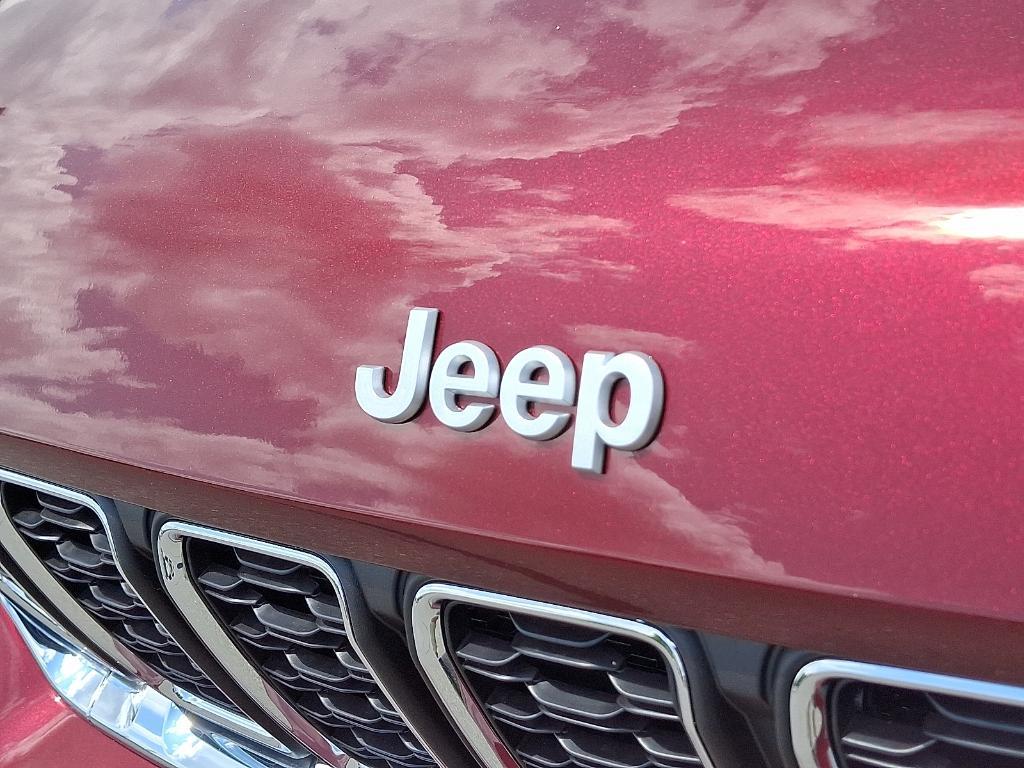 new 2025 Jeep Grand Cherokee car, priced at $42,232