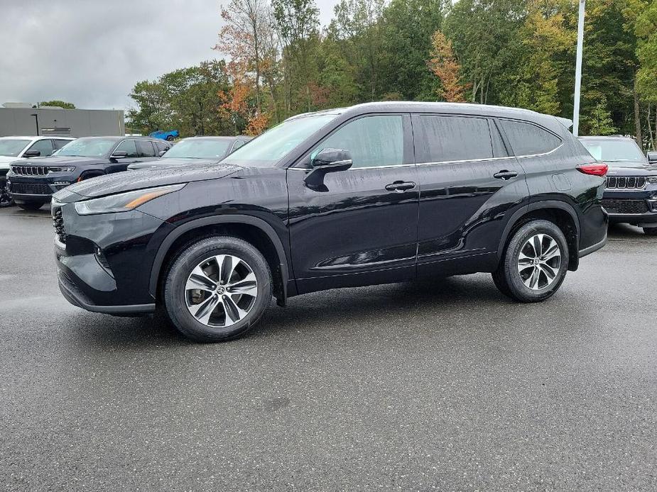 used 2023 Toyota Highlander car, priced at $39,299