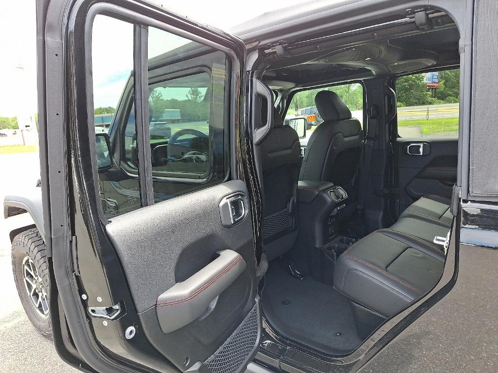 new 2025 Jeep Gladiator car, priced at $55,779