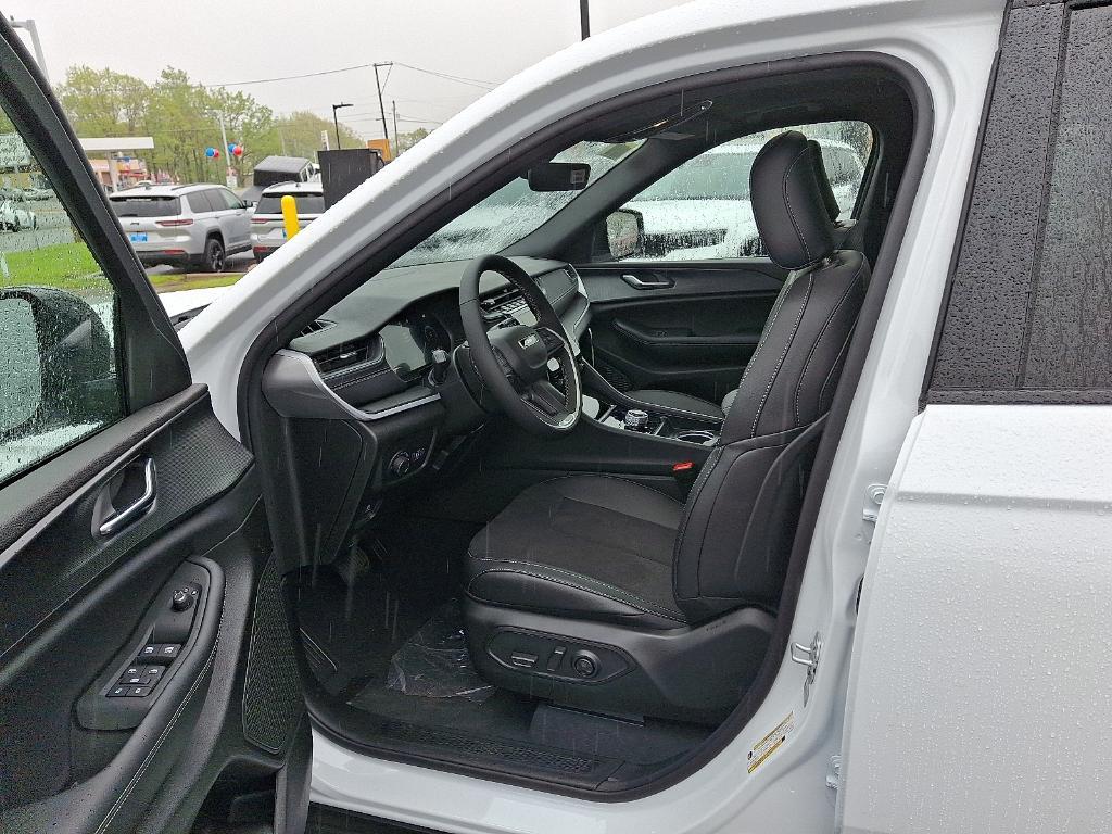 new 2025 Jeep Grand Cherokee L car, priced at $45,840