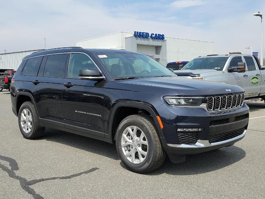 new 2024 Jeep Grand Cherokee L car, priced at $52,292