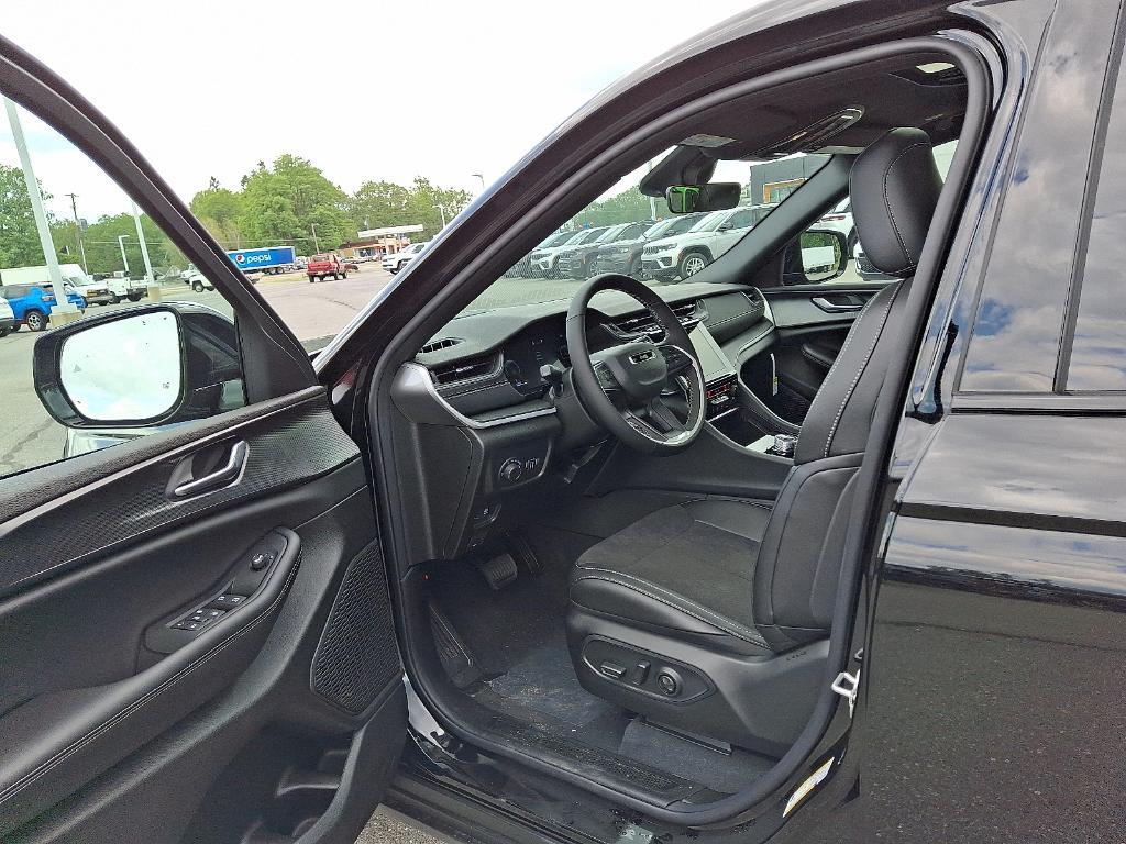 new 2025 Jeep Grand Cherokee L car, priced at $48,442