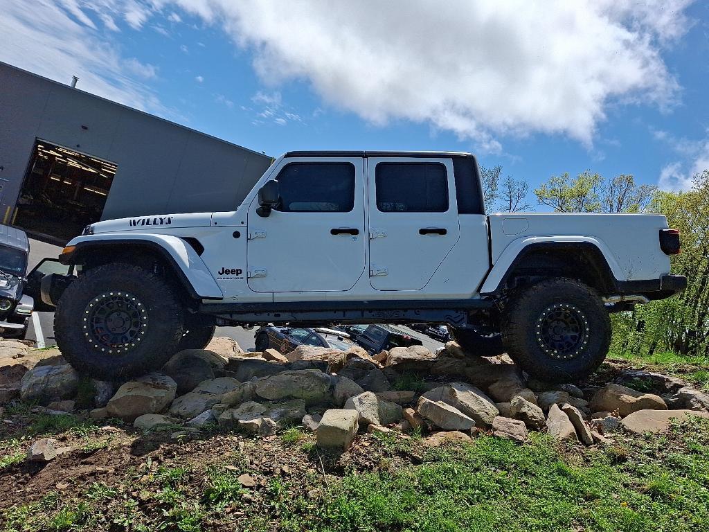 new 2025 Jeep Gladiator car, priced at $59,214