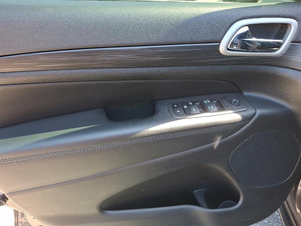 used 2021 Jeep Grand Cherokee car, priced at $28,538