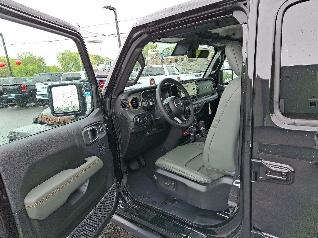 new 2025 Jeep Gladiator car, priced at $58,080