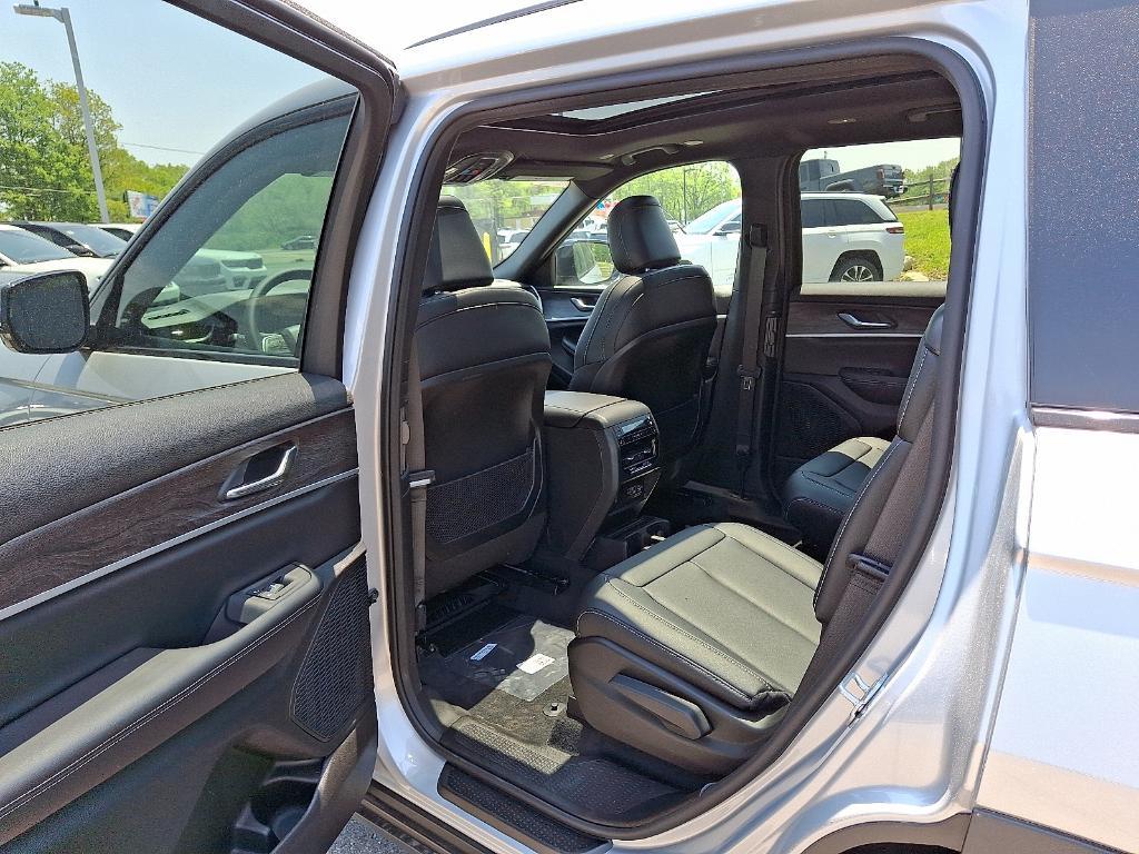 new 2025 Jeep Grand Cherokee L car, priced at $53,006