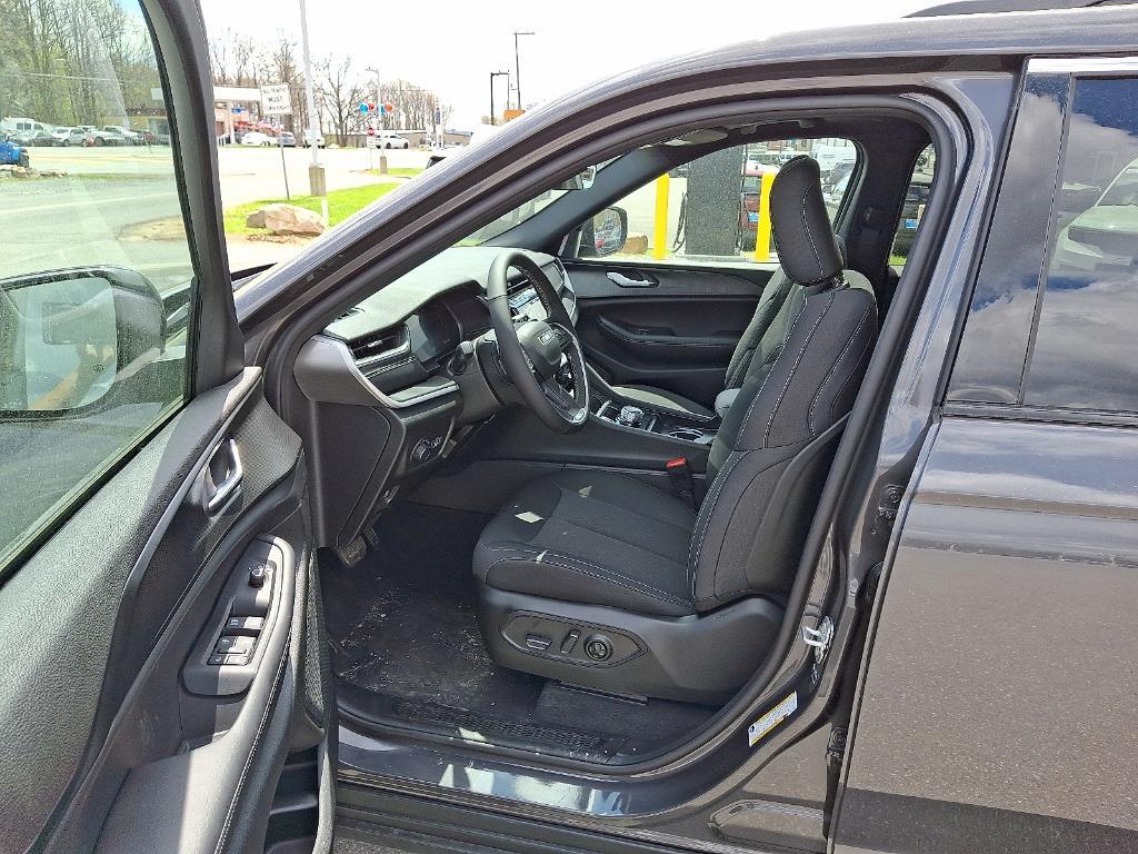 new 2025 Jeep Grand Cherokee L car, priced at $43,714
