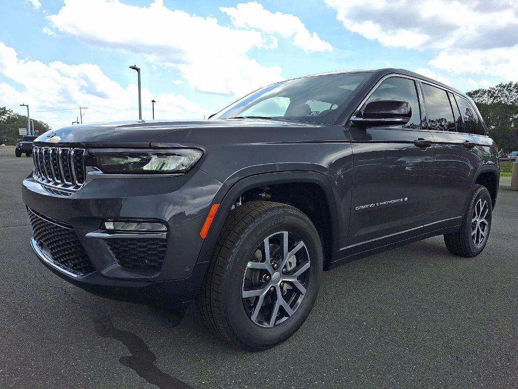 new 2025 Jeep Grand Cherokee car, priced at $53,373