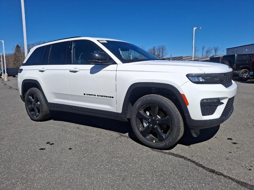 new 2025 Jeep Grand Cherokee car, priced at $49,247