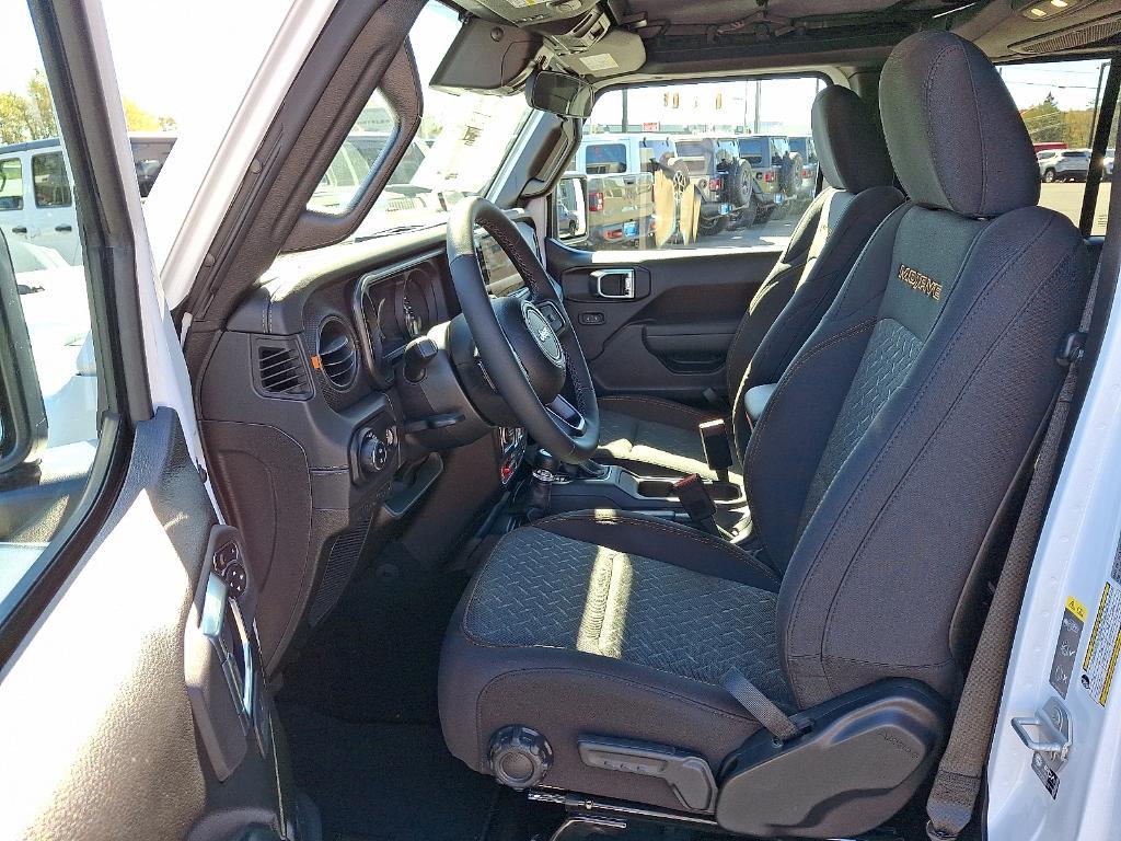 new 2025 Jeep Gladiator car, priced at $53,545