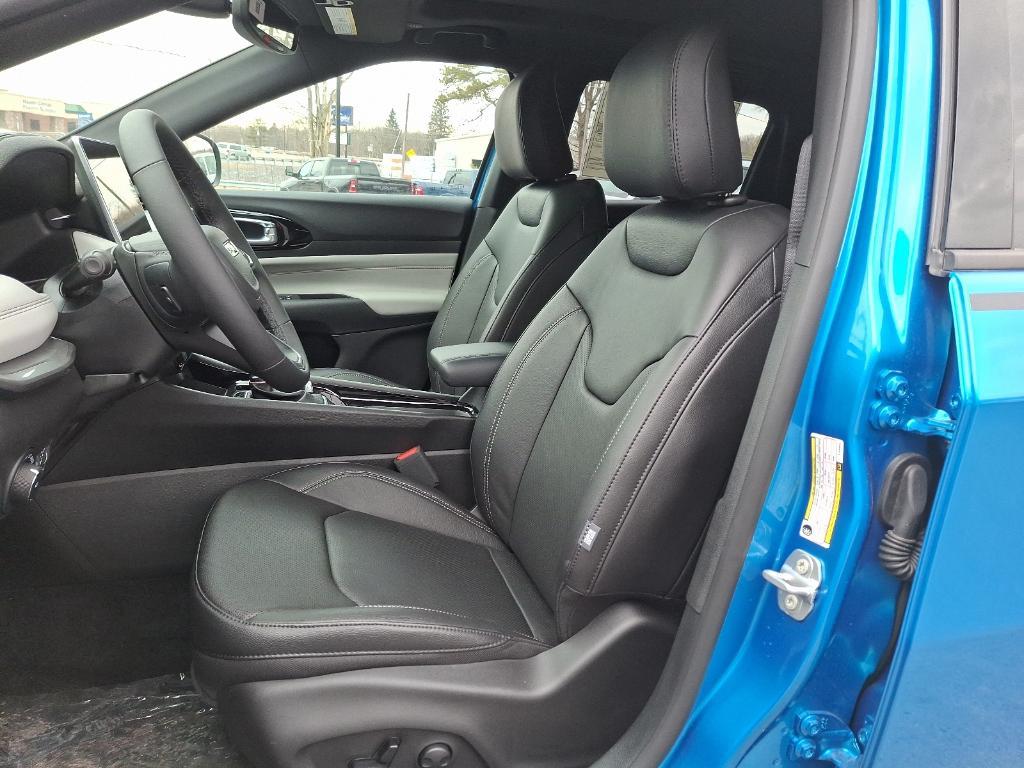 new 2025 Jeep Compass car, priced at $39,968