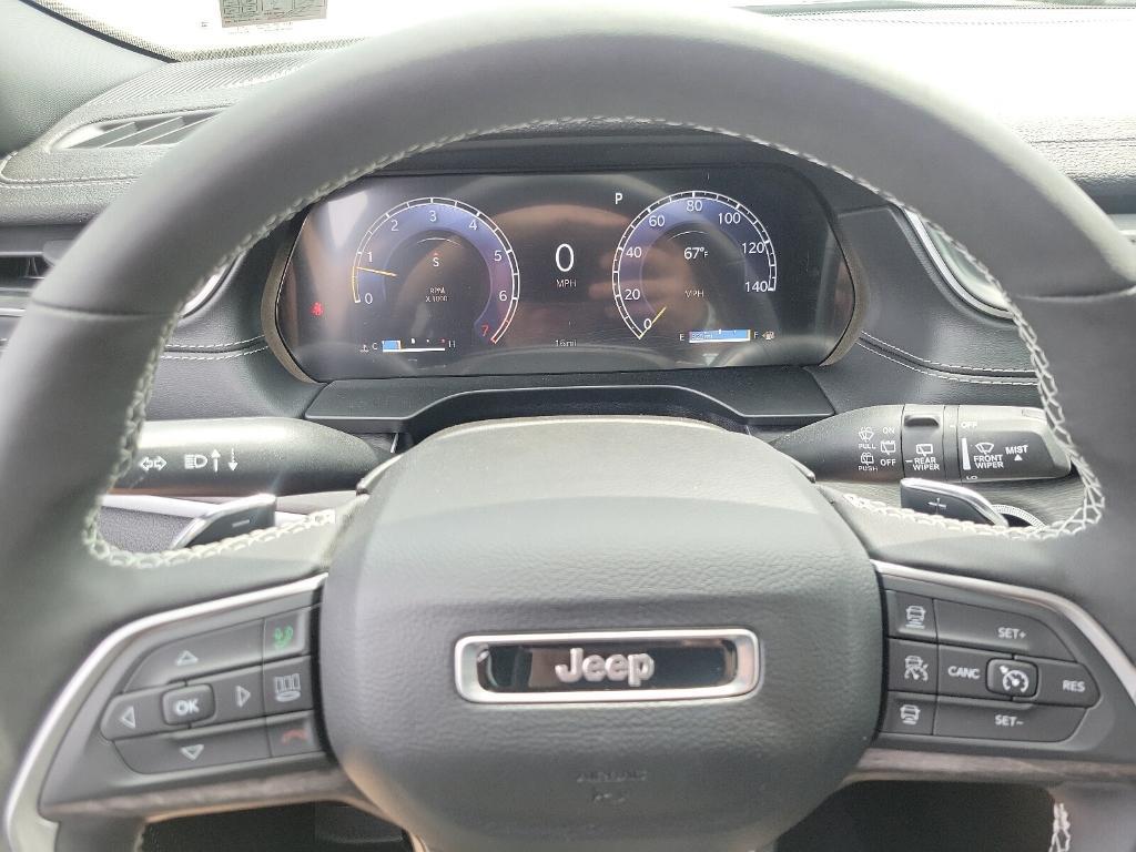 new 2024 Jeep Grand Cherokee car, priced at $45,990
