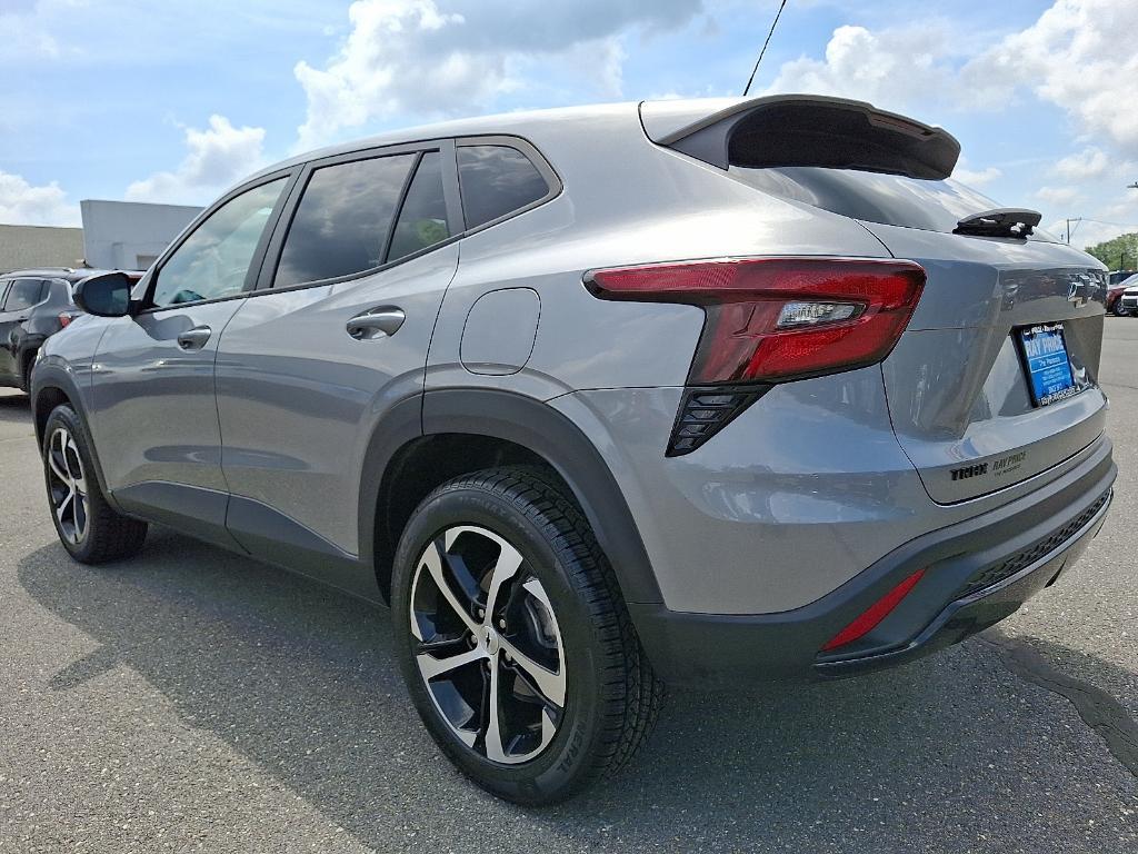 used 2024 Chevrolet Trax car, priced at $21,290