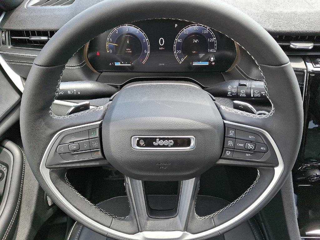 new 2025 Jeep Grand Cherokee car, priced at $45,690