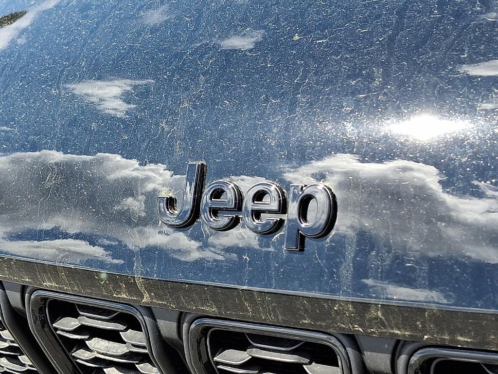 new 2025 Jeep Grand Cherokee car, priced at $45,690