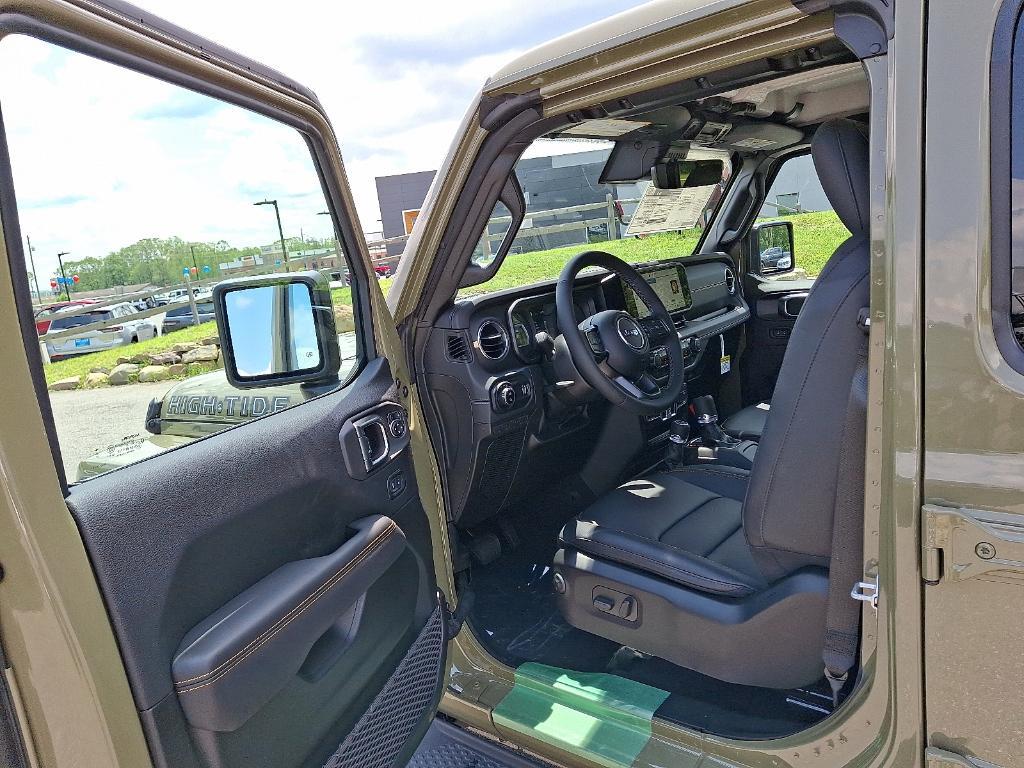 new 2025 Jeep Gladiator car, priced at $47,976