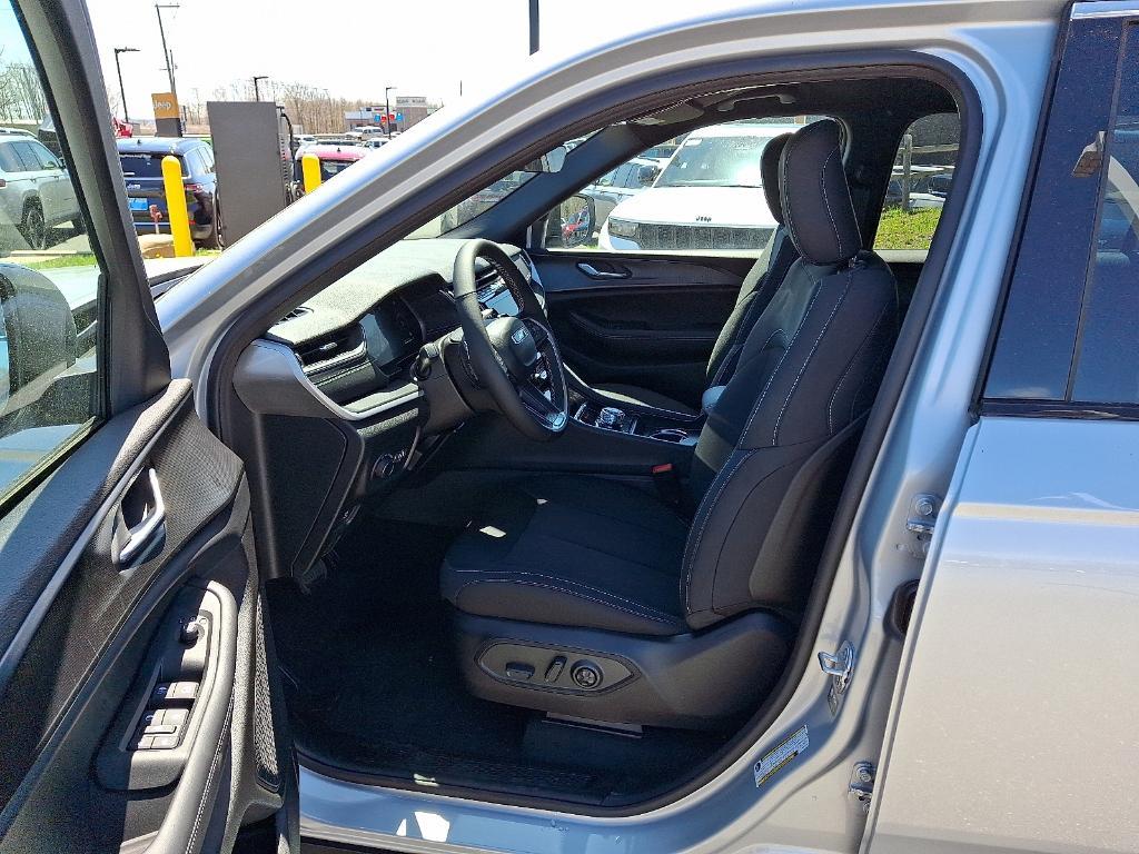 new 2025 Jeep Grand Cherokee L car, priced at $43,279