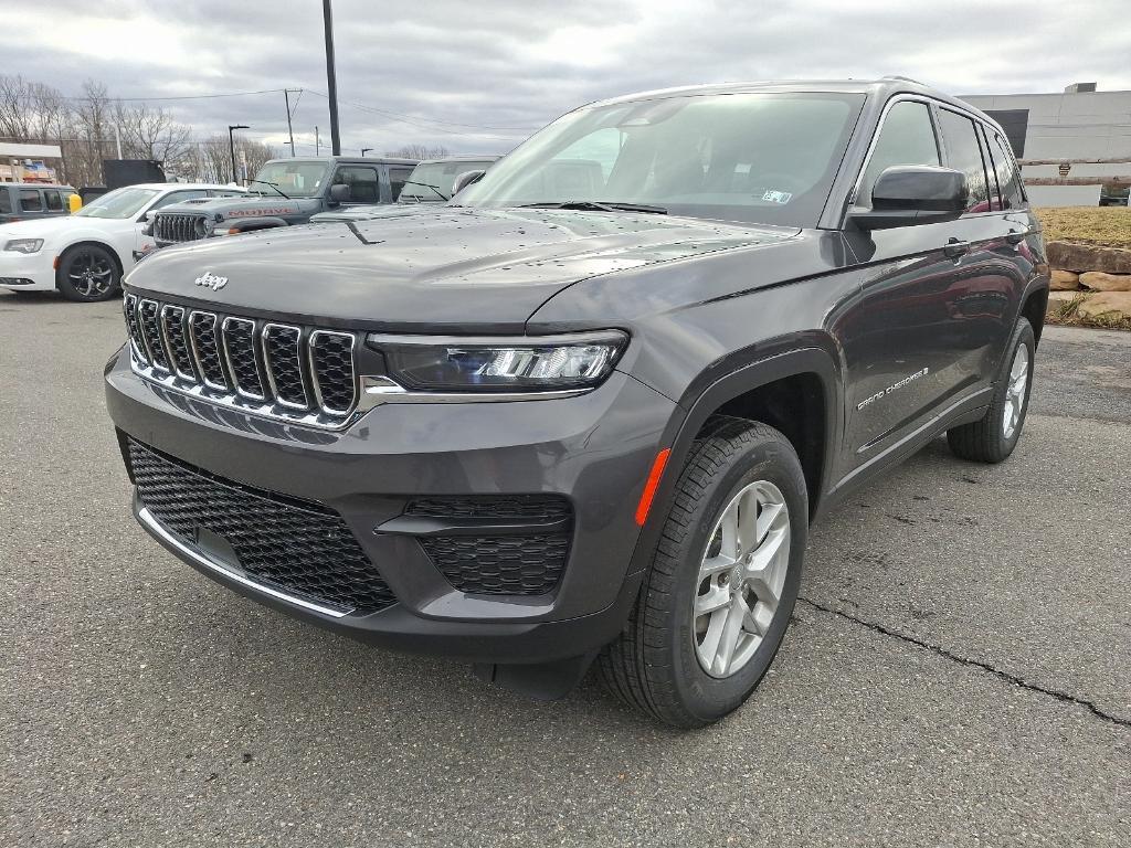 new 2025 Jeep Grand Cherokee car, priced at $43,033