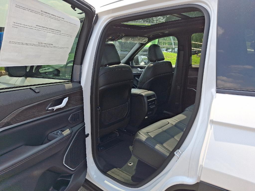 new 2025 Jeep Grand Cherokee car, priced at $54,692