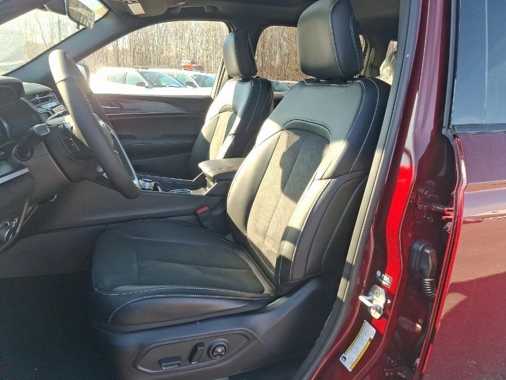 new 2025 Jeep Grand Cherokee car, priced at $45,259