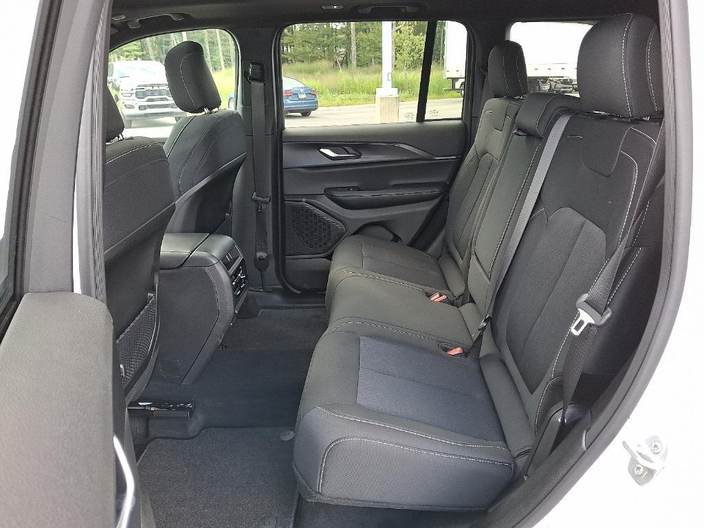 new 2025 Jeep Grand Cherokee car, priced at $43,214