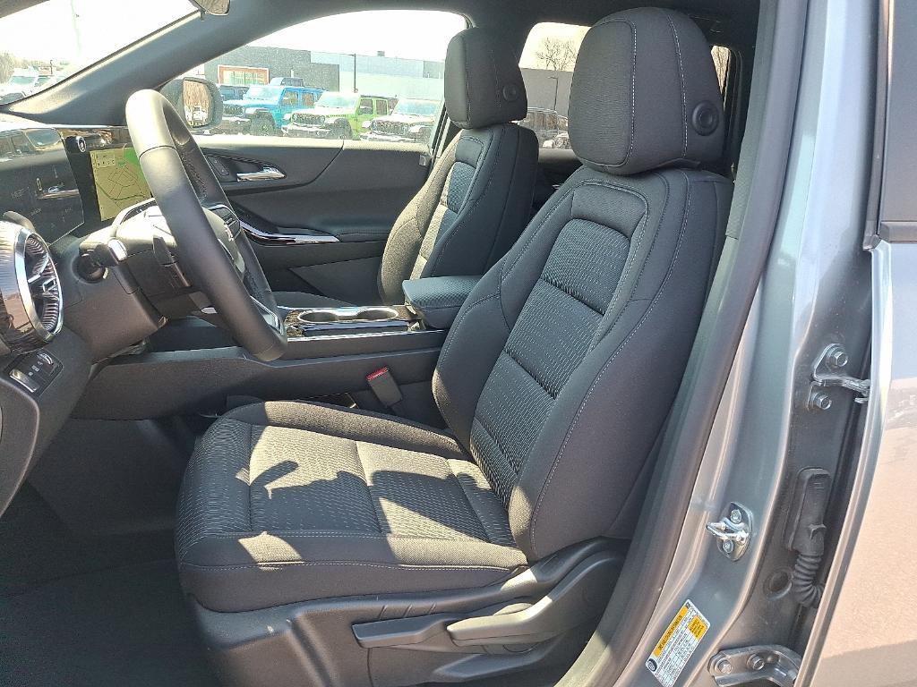 new 2025 Chevrolet Equinox car, priced at $30,999