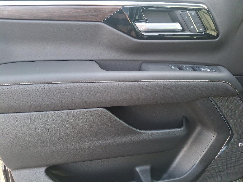 new 2025 Chevrolet Suburban car, priced at $78,963