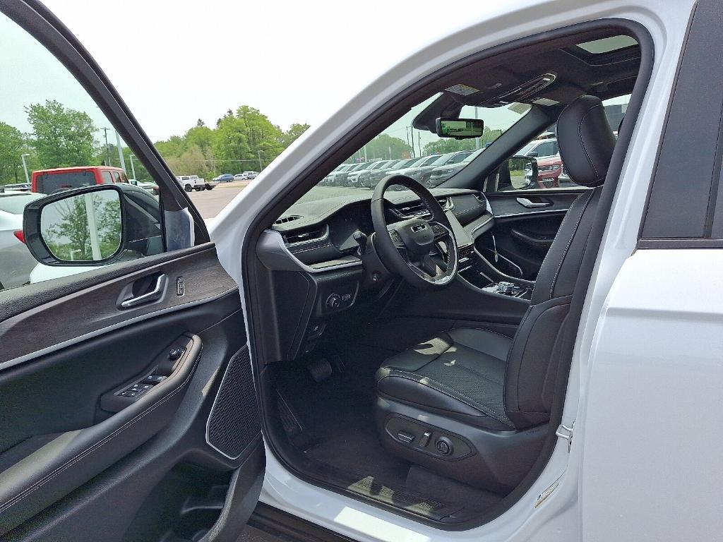 new 2025 Jeep Grand Cherokee L car, priced at $53,894