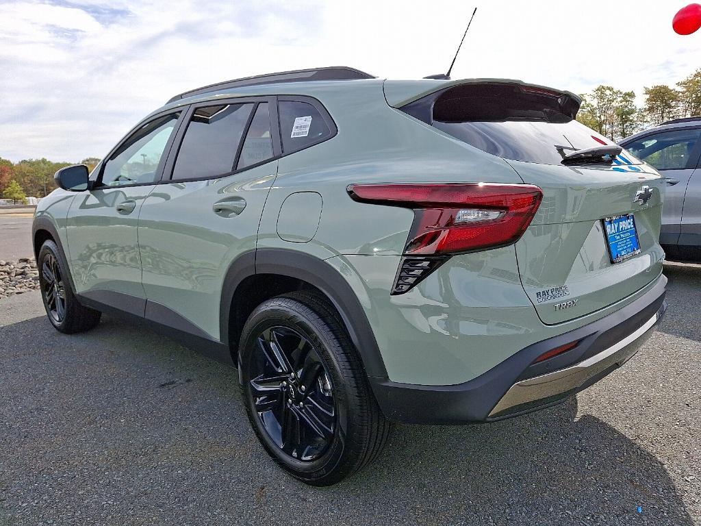 new 2025 Chevrolet Trax car, priced at $27,210