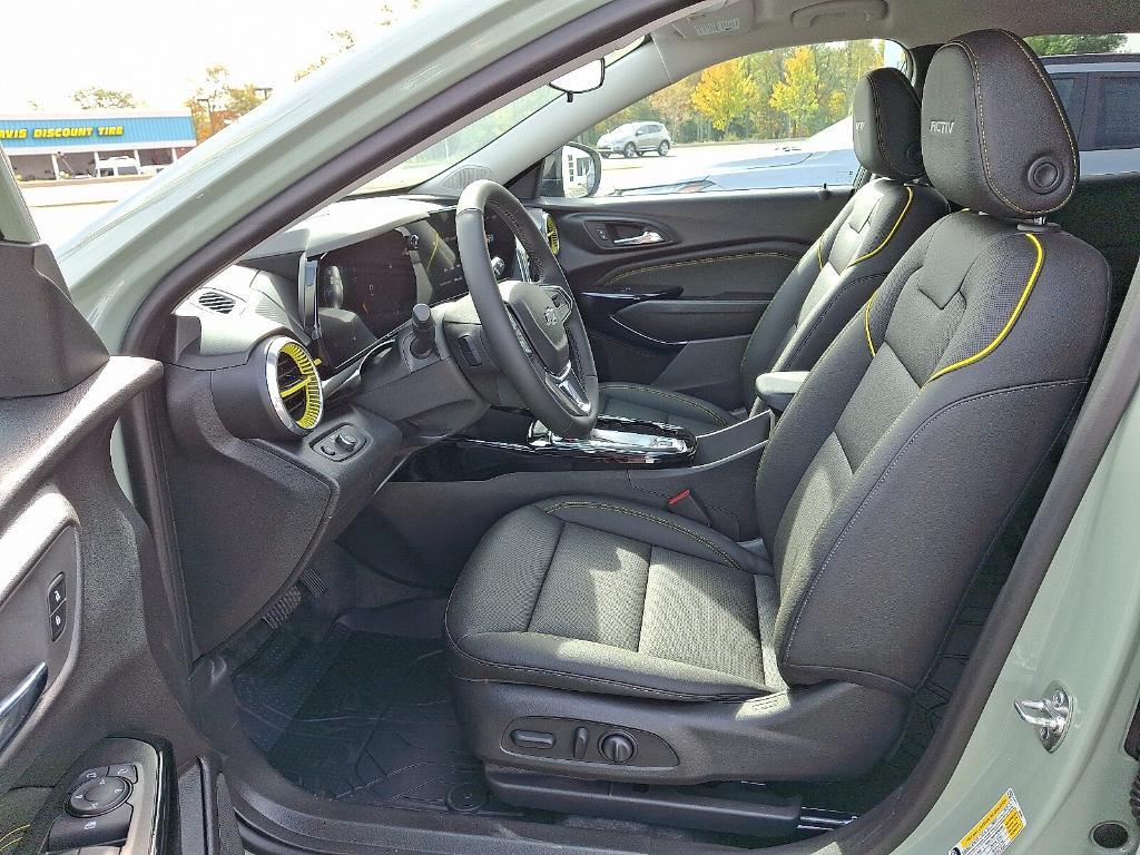 new 2025 Chevrolet Trax car, priced at $27,210