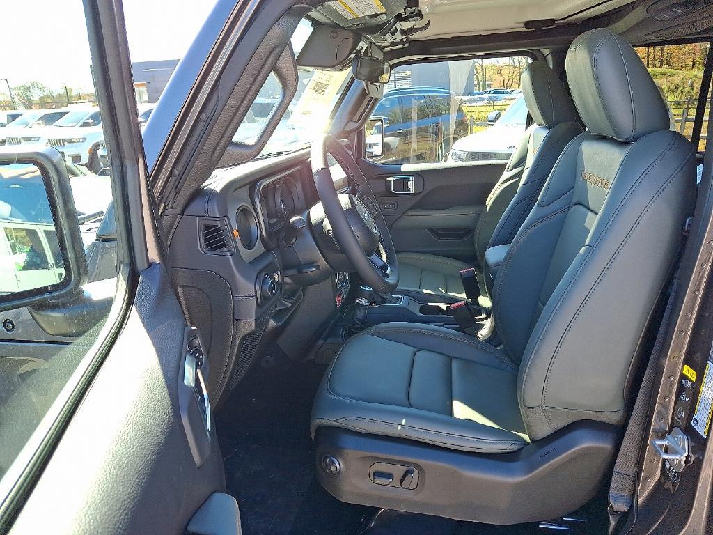 new 2025 Jeep Gladiator car, priced at $58,186