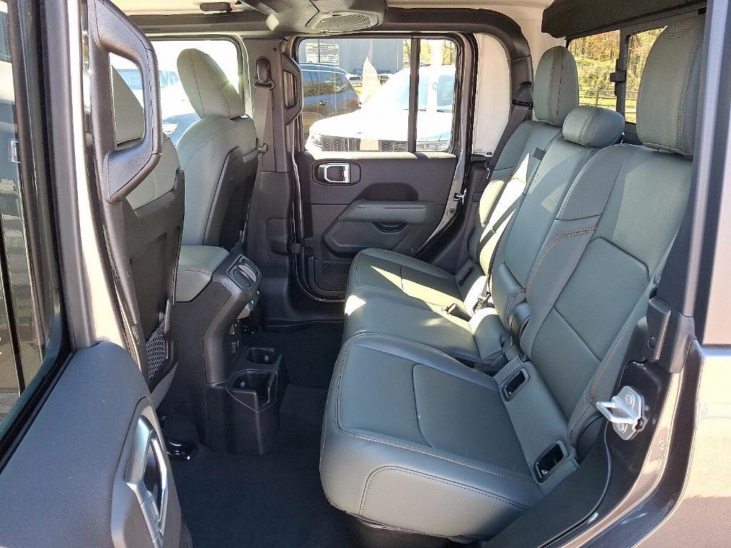 new 2025 Jeep Gladiator car, priced at $58,186