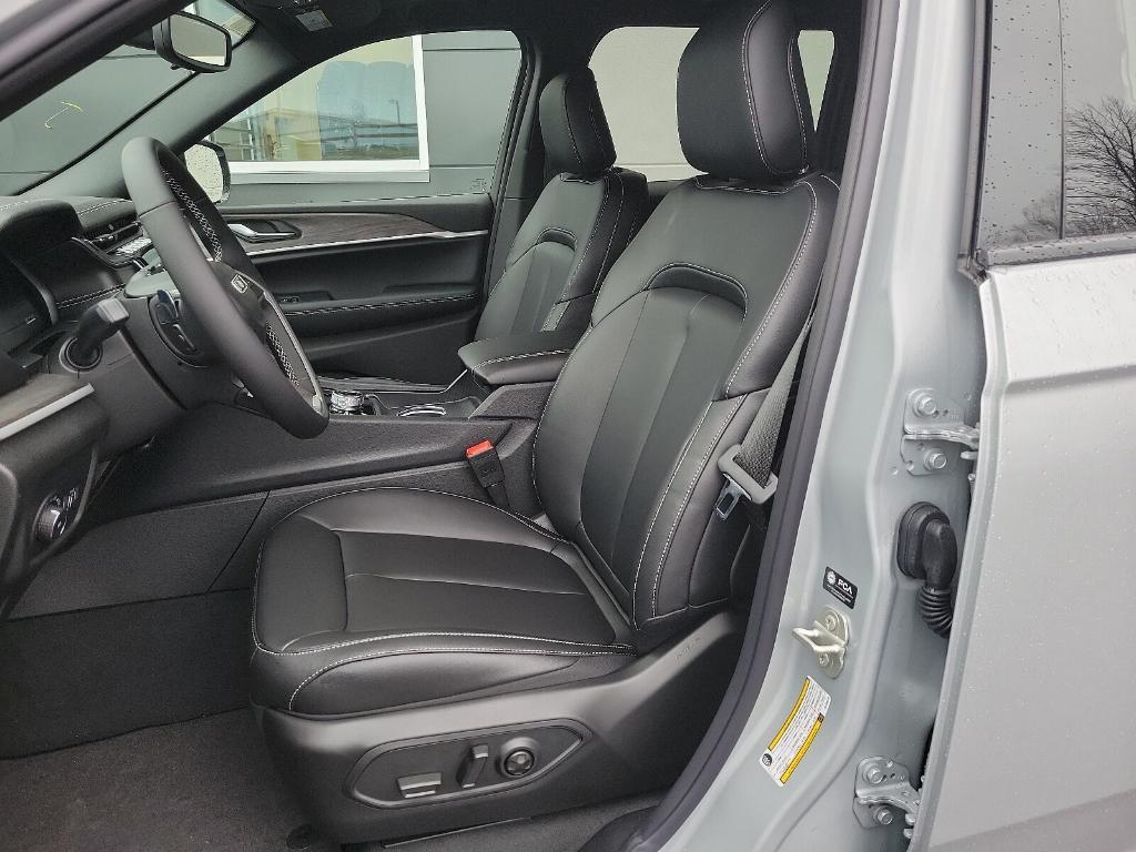 new 2024 Jeep Grand Cherokee car, priced at $47,618