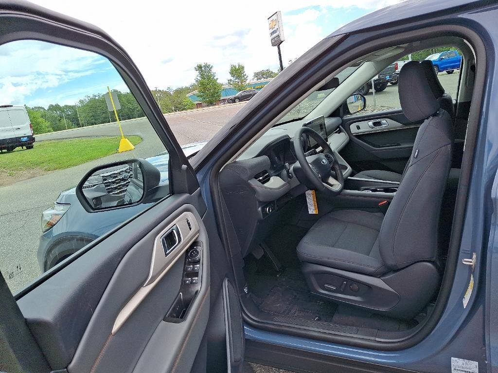 new 2025 Ford Explorer car, priced at $42,989