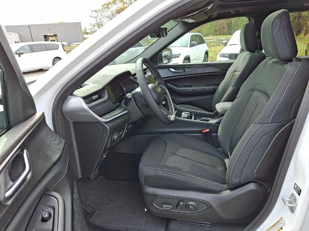 new 2025 Jeep Grand Cherokee car, priced at $41,778