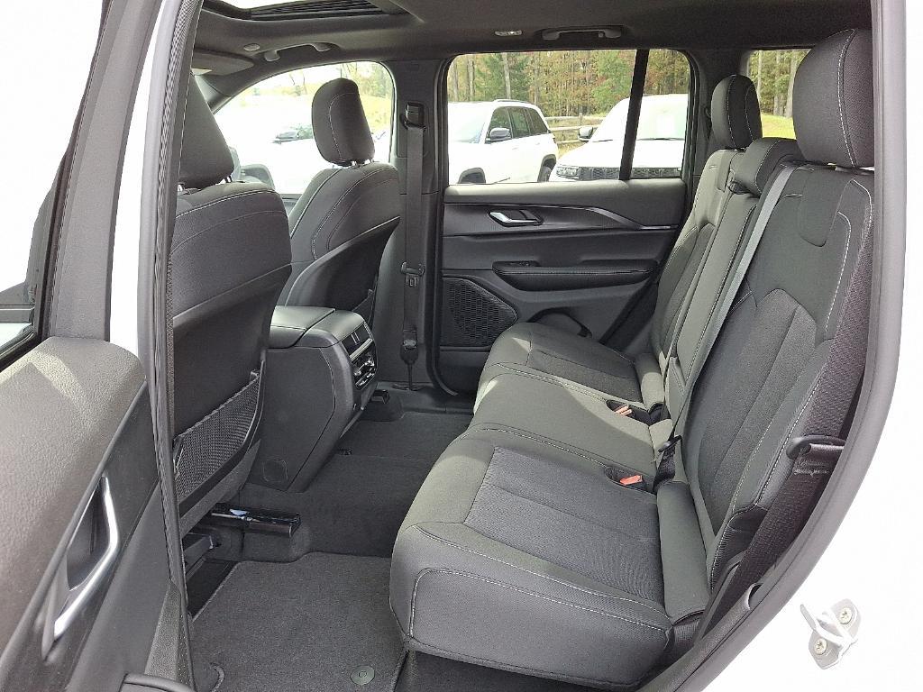 new 2025 Jeep Grand Cherokee car, priced at $41,778