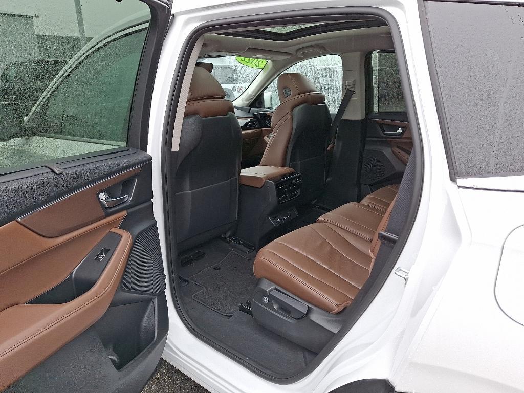 used 2022 Acura MDX car, priced at $37,744