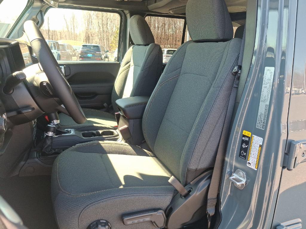 new 2025 Jeep Wrangler car, priced at $50,269