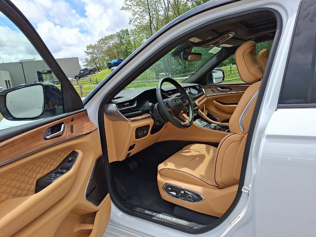 new 2025 Jeep Grand Cherokee L car, priced at $68,132