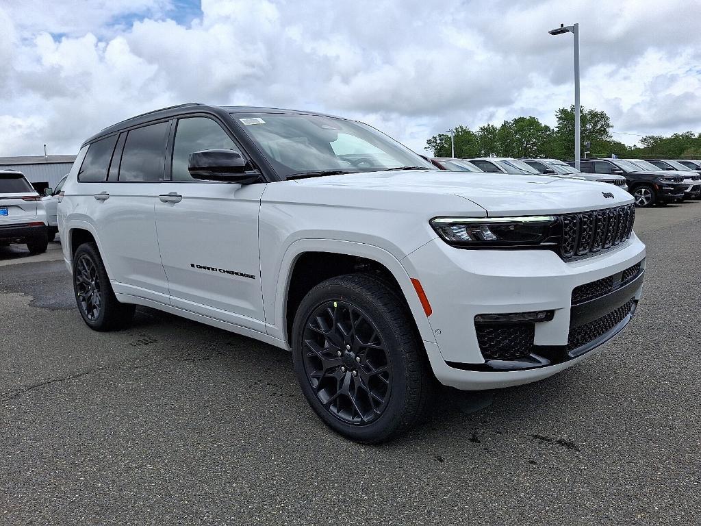 new 2025 Jeep Grand Cherokee L car, priced at $68,132