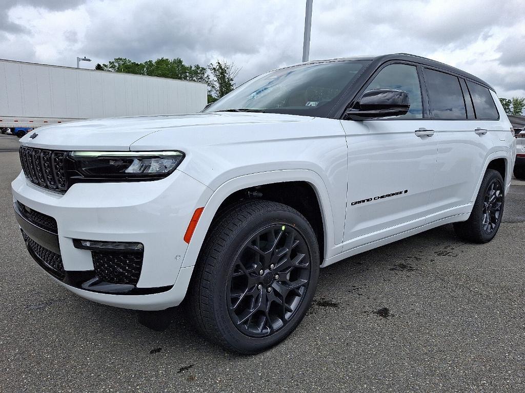 new 2025 Jeep Grand Cherokee L car, priced at $68,132