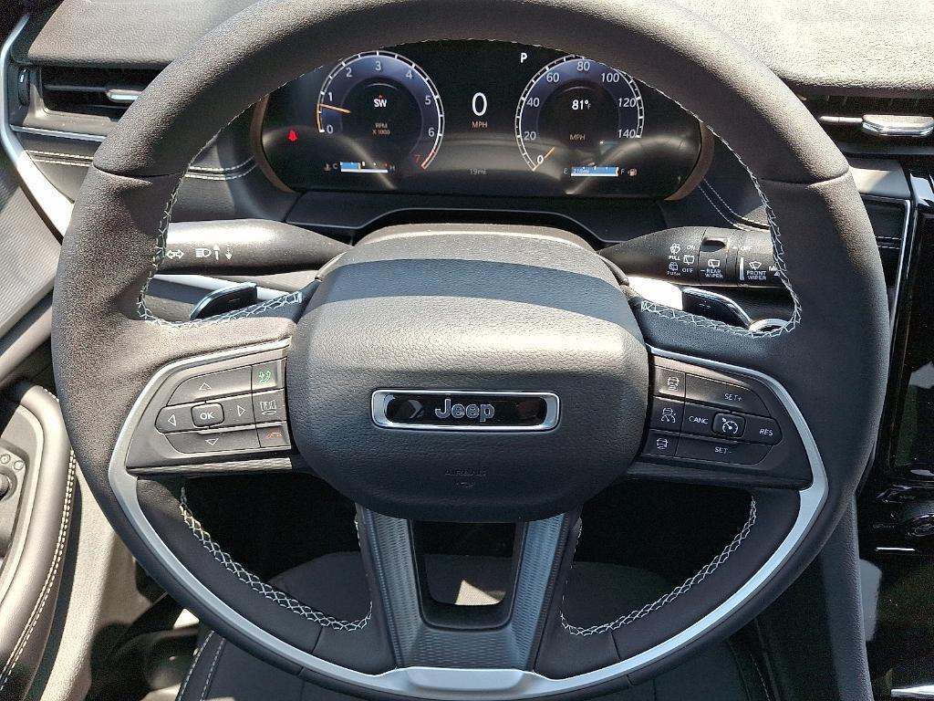 new 2025 Jeep Grand Cherokee car, priced at $42,033