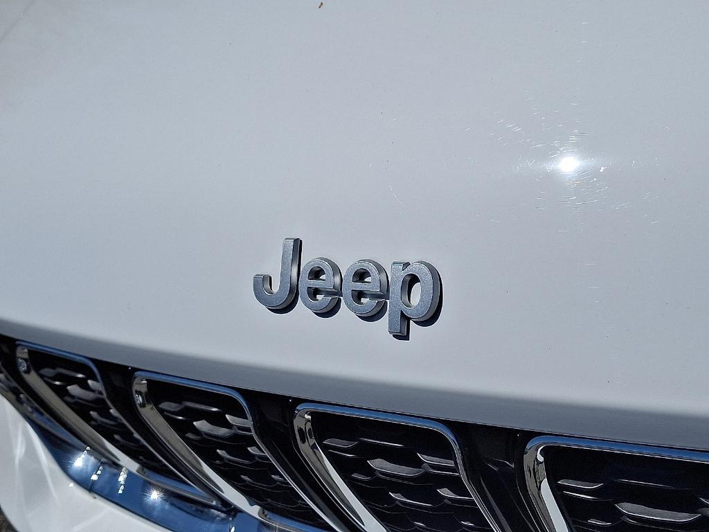 new 2025 Jeep Grand Cherokee car, priced at $44,895